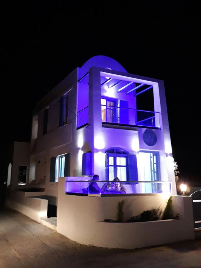 Located By The Sea One Beachfront Private Captain Lazaros Pool Villa With Loft In 750Sqm Spacious Private Plot-Jacuzzi-Sunrelax-Furnished Terace-Gazebo-Private Parking,Sleep 3 Adults And 2 Children, Just Steps From The Black Beach-Seaview Perissa  Zewnętrze zdjęcie
