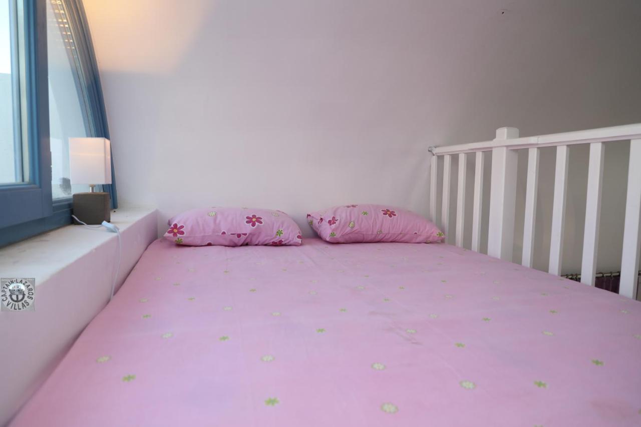 Located By The Sea One Beachfront Private Captain Lazaros Pool Villa With Loft In 750Sqm Spacious Private Plot-Jacuzzi-Sunrelax-Furnished Terace-Gazebo-Private Parking,Sleep 3 Adults And 2 Children, Just Steps From The Black Beach-Seaview Perissa  Zewnętrze zdjęcie
