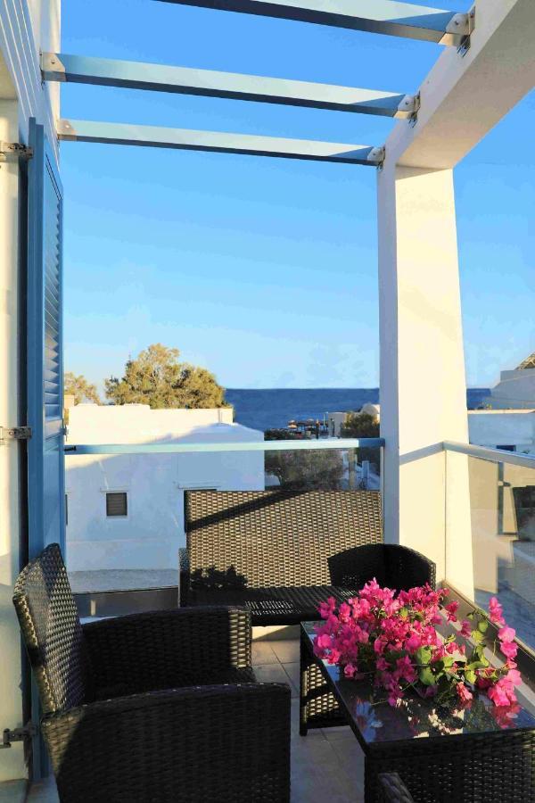 Located By The Sea One Beachfront Private Captain Lazaros Pool Villa With Loft In 750Sqm Spacious Private Plot-Jacuzzi-Sunrelax-Furnished Terace-Gazebo-Private Parking,Sleep 3 Adults And 2 Children, Just Steps From The Black Beach-Seaview Perissa  Zewnętrze zdjęcie