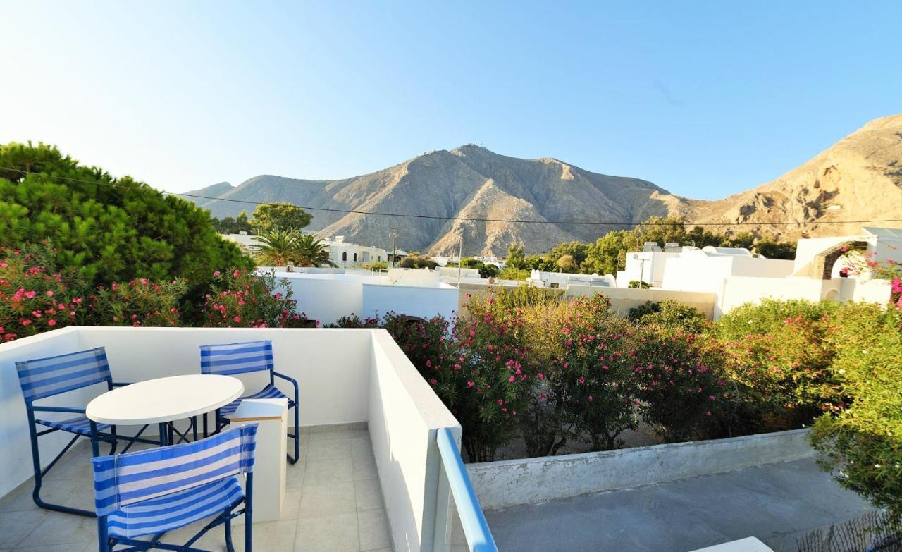 Located By The Sea One Beachfront Private Captain Lazaros Pool Villa With Loft In 750Sqm Spacious Private Plot-Jacuzzi-Sunrelax-Furnished Terace-Gazebo-Private Parking,Sleep 3 Adults And 2 Children, Just Steps From The Black Beach-Seaview Perissa  Zewnętrze zdjęcie