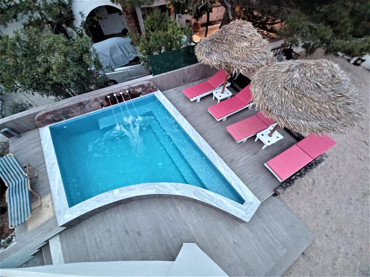 Located By The Sea One Beachfront Private Captain Lazaros Pool Villa With Loft In 750Sqm Spacious Private Plot-Jacuzzi-Sunrelax-Furnished Terace-Gazebo-Private Parking,Sleep 3 Adults And 2 Children, Just Steps From The Black Beach-Seaview Perissa  Zewnętrze zdjęcie