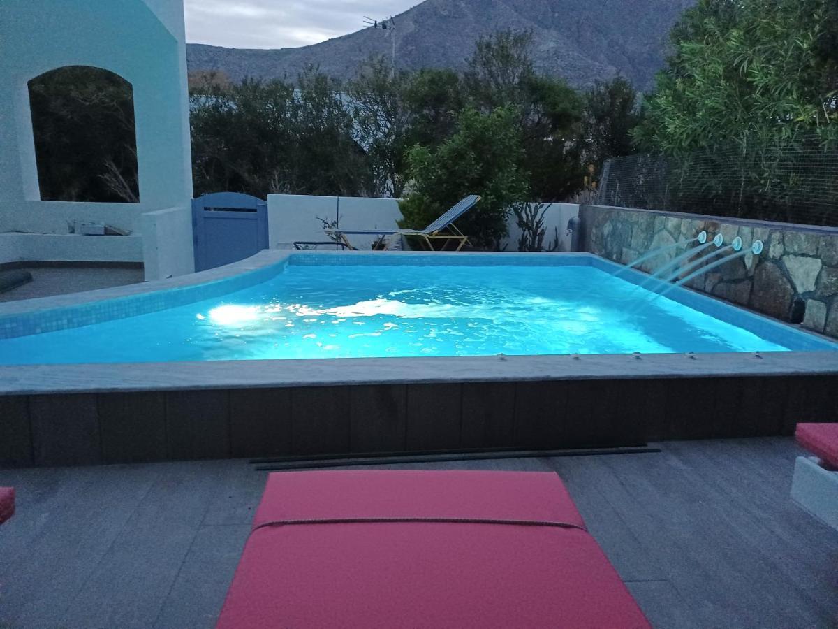 Located By The Sea One Beachfront Private Captain Lazaros Pool Villa With Loft In 750Sqm Spacious Private Plot-Jacuzzi-Sunrelax-Furnished Terace-Gazebo-Private Parking,Sleep 3 Adults And 2 Children, Just Steps From The Black Beach-Seaview Perissa  Zewnętrze zdjęcie