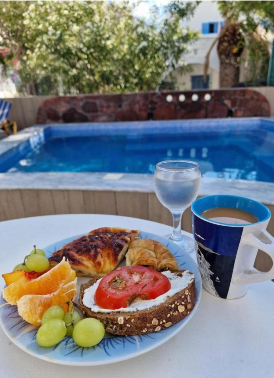 Located By The Sea One Beachfront Private Captain Lazaros Pool Villa With Loft In 750Sqm Spacious Private Plot-Jacuzzi-Sunrelax-Furnished Terace-Gazebo-Private Parking,Sleep 3 Adults And 2 Children, Just Steps From The Black Beach-Seaview Perissa  Zewnętrze zdjęcie