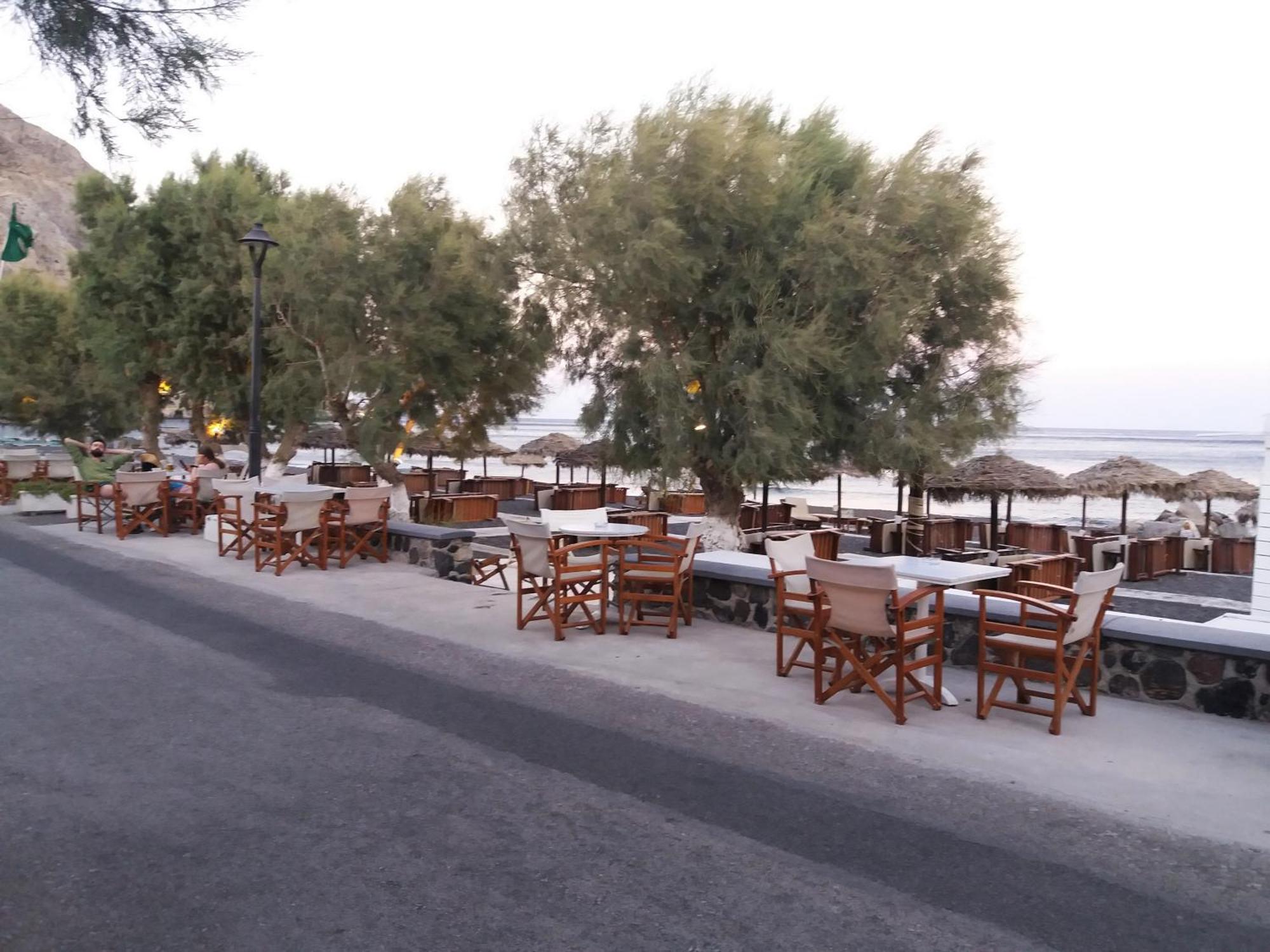 Located By The Sea One Beachfront Private Captain Lazaros Pool Villa With Loft In 750Sqm Spacious Private Plot-Jacuzzi-Sunrelax-Furnished Terace-Gazebo-Private Parking,Sleep 3 Adults And 2 Children, Just Steps From The Black Beach-Seaview Perissa  Zewnętrze zdjęcie