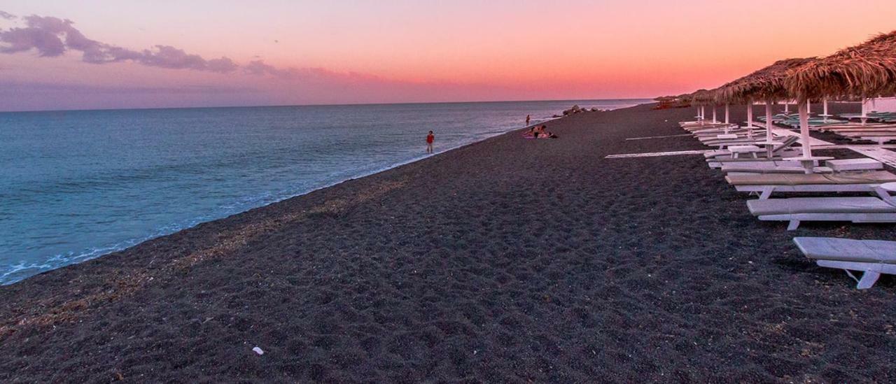 Located By The Sea One Beachfront Private Captain Lazaros Pool Villa With Loft In 750Sqm Spacious Private Plot-Jacuzzi-Sunrelax-Furnished Terace-Gazebo-Private Parking,Sleep 3 Adults And 2 Children, Just Steps From The Black Beach-Seaview Perissa  Zewnętrze zdjęcie