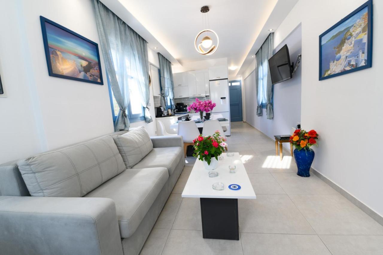 Located By The Sea One Beachfront Private Captain Lazaros Pool Villa With Loft In 750Sqm Spacious Private Plot-Jacuzzi-Sunrelax-Furnished Terace-Gazebo-Private Parking,Sleep 3 Adults And 2 Children, Just Steps From The Black Beach-Seaview Perissa  Zewnętrze zdjęcie
