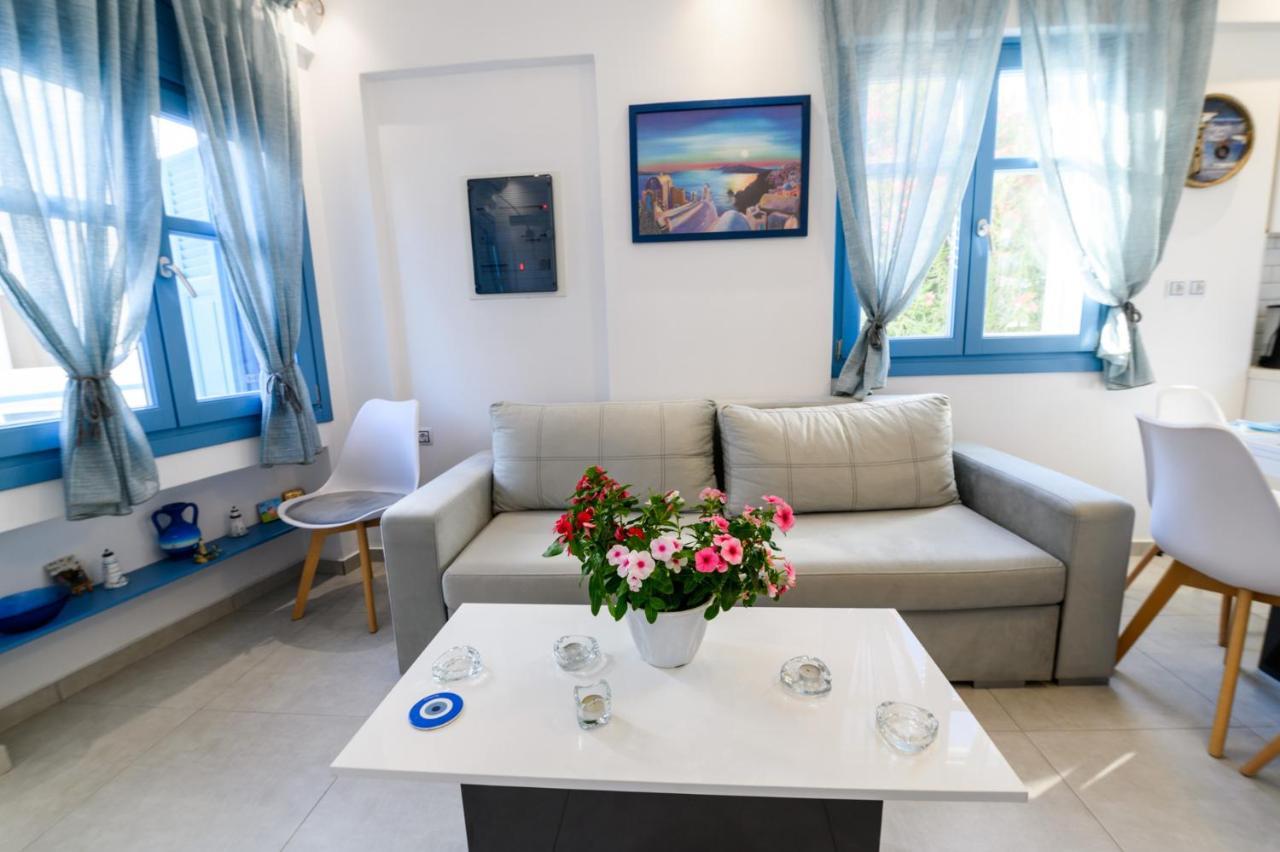 Located By The Sea One Beachfront Private Captain Lazaros Pool Villa With Loft In 750Sqm Spacious Private Plot-Jacuzzi-Sunrelax-Furnished Terace-Gazebo-Private Parking,Sleep 3 Adults And 2 Children, Just Steps From The Black Beach-Seaview Perissa  Zewnętrze zdjęcie